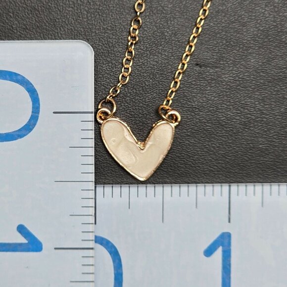 Simulated Mother-of-Pearl‎ Heart Pendant Necklace (NWOT) - Picture 4 of 5